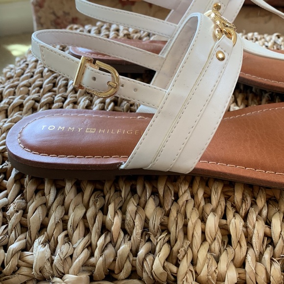 Tommy Hilfiger white faux leather sandals - Picture 4 of 5